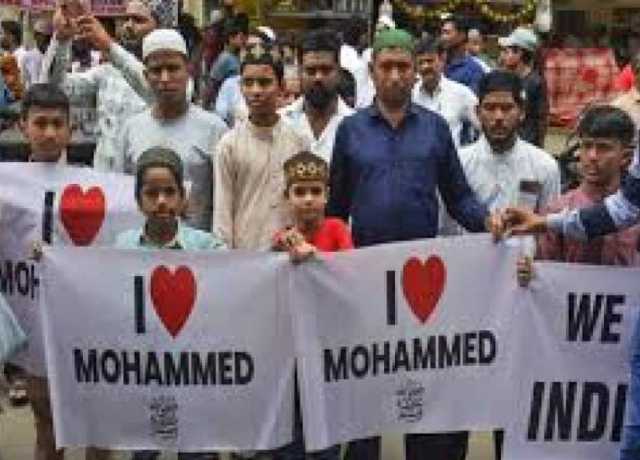 بھارت، اترپردیش میں” آئی لو محمدۖ ” مہم پر مسلمانوں کی گرفتاریوں کے خلاف جالندھر میں احتجاجی مظاہرہ