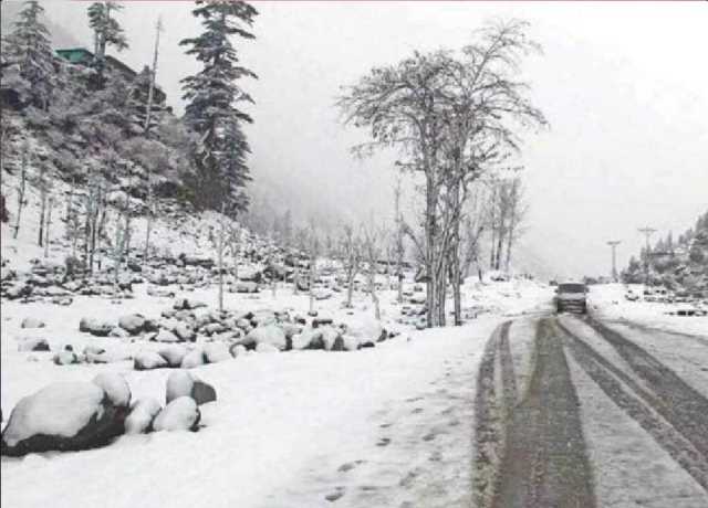 دیر کے شہری اور بالائی علاقوں میں بارش اور برفباری سے موسم سرد