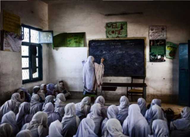 پشاور ہائیکورٹ نے سرکاری اسکولوں کی نجکاری کا اعلامیہ معطل کردیا