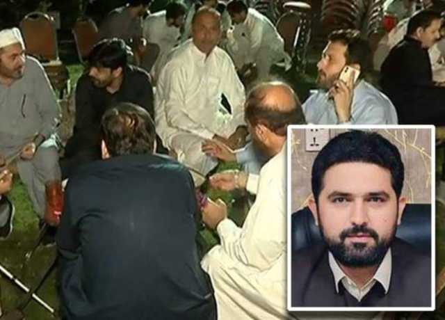 سہیل آفریدی کے خیبر پختونخوا کے نئے وزیر اعلیٰ نامزد ہونے پر مبارکباد دینے والوں کا رش