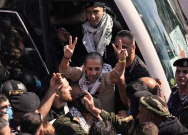 اللہ کے بعد غزہ کے جانبازوں کا شکریہ، انکے قدم چومتا ہوں، فلسطینی قیدی کا جذباتی پیغام