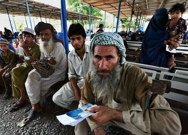 چمن، پاک افغان بارڈر مہاجرین کی واپسی کیلئے کھول دیا گیا