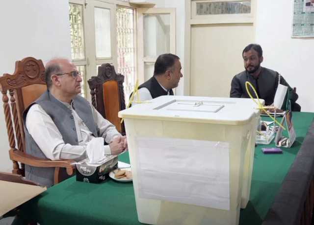 بلوچستان بار کونسل انتخابات، 37 امیدواروں میں مقابلہ