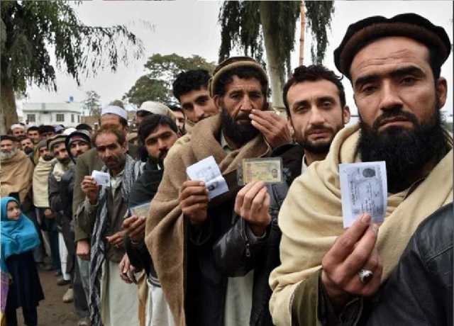 غیر قانونی مقیم افغان شہریوں کی بے دخلی کیلئے طورخم سرحد کھول دی گئی