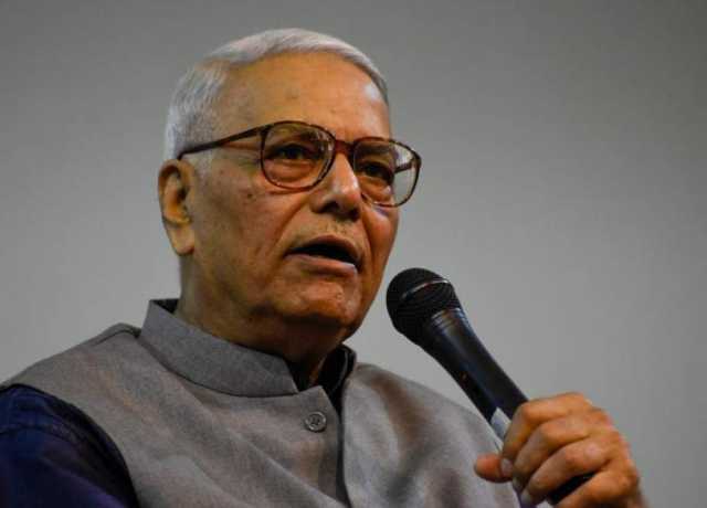 یشونت سنہا کی قیادت میں وفد کی میر واعظ عمر فاروق سے ملاقات