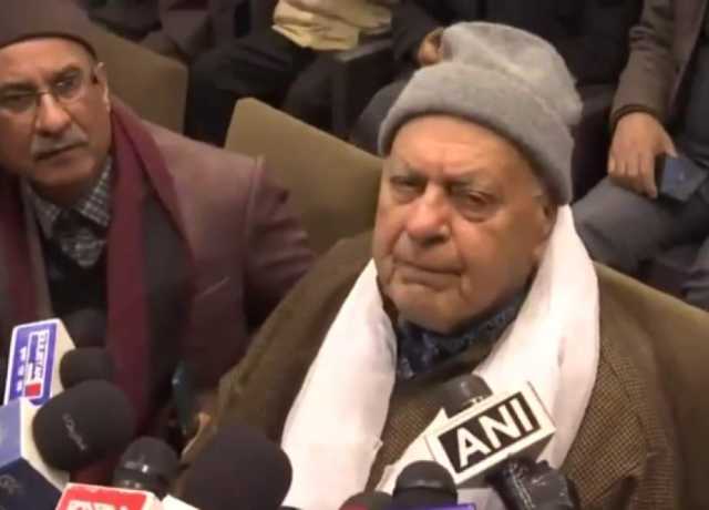 لیفٹیننٹ گورنر'ریاستی درجے' کے معاملے پر لوگوں کو گمراہ کر رہے ہیں، فاروق عبداللہ