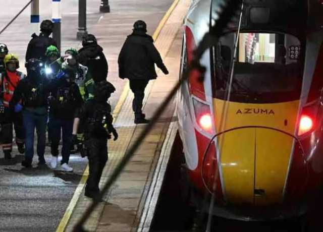 برطانیہ، ٹرین میں چاقو حملے میں 10 افراد زخمی، 9 کی حالت تشویشناک