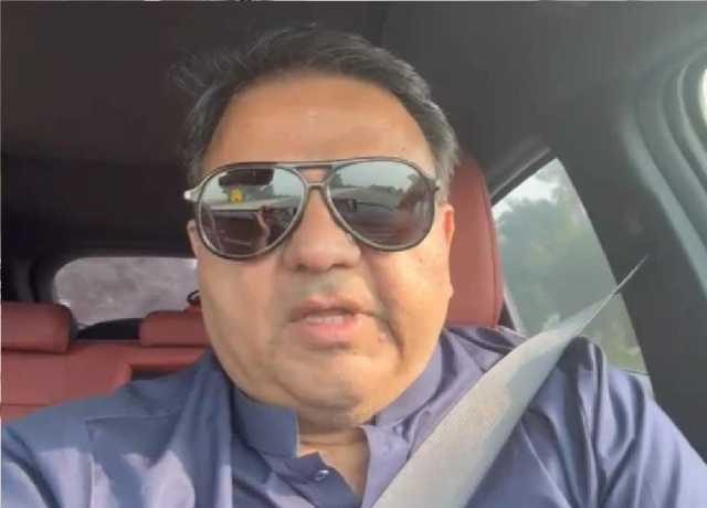 پی ٹی آئی کو ایک قدم پیچھے ہٹنا اور حکومت کو ایک قدم آگے بڑھنا ہوگا، فواد چوہدری