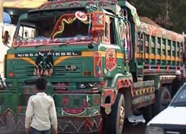 کراچی، خونی ڈمپر نے موٹرسائیکل سوار ایف آئی اے افسر کو کچل ڈالا