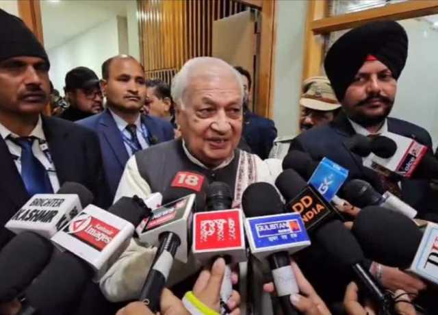 جموں و کشمیر میں ریاست کا درجہ بحال کرنے کیلئے حالات کو معمول پر لانا ہوگا، عارف محمد خان