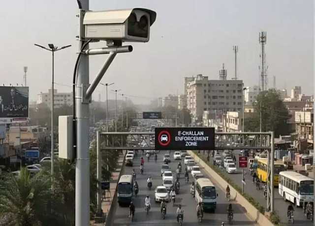 کراچی میں ای چالان کا نظام بے قابو، شہری کو ایک ہی روز میں 50 ہزار کے چالان مل گئے