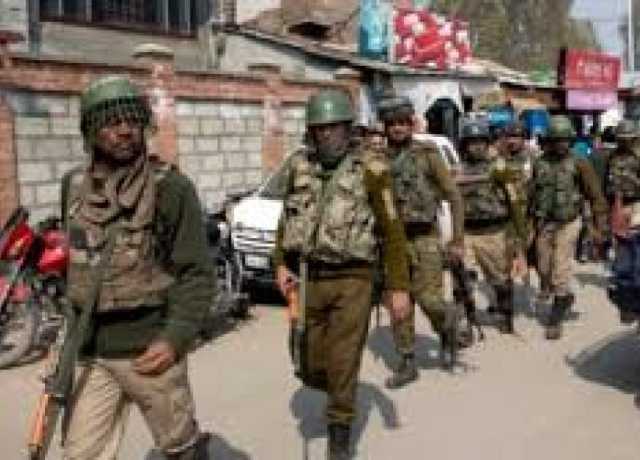 وادی کشمیر میں بڑے پیمانے پر بھارتی فورسز کی چھاپہ مار کارروائیاں، 500 سے زائد افراد گرفتار