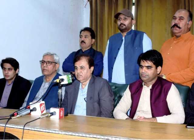 ریجنل یونین آف جرنلسٹ کا ٹرین مارچ ملتان پہنچ گیا، ملتان کے صحافیوں کا استقبال