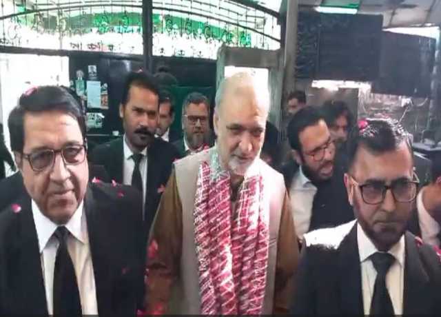 ترامیم کرکے آئین کا حلیہ بگاڑا جا رہا ہے، ہم اسے اصلی حالت میں بحال کریں گے، نعیم الرحمان