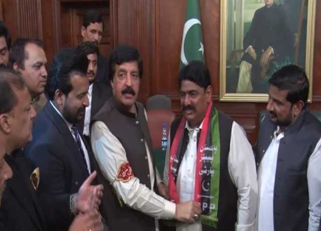 کالعدم ٹی ایل پی کے ٹکٹ ہولڈرز پیپلز پارٹی میں شامل ہوگئے