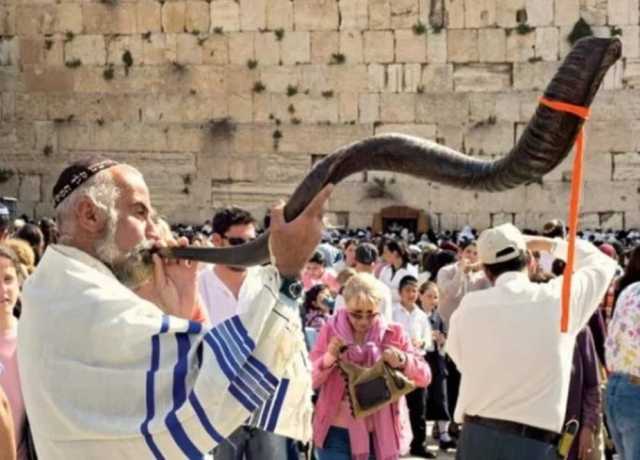 صیہونی افواج نے تاریخی ابراہیمی مسجد کو کرفیو لگا کر غیر قانونی آباکاروں کیلیے کھول دیا