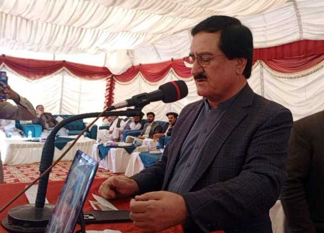 فیلڈ مارشل امریکی صدر کو ہمارے معدنیات پیش کر رہے ہیں، ایاز جوگیزئی