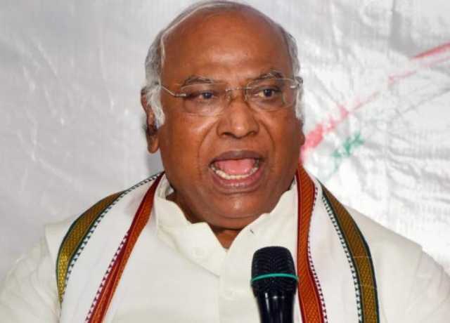 میڈیا کا کام حکومت سے سوال کرنا ہے نہ کہ اسکی تشہیر، ملکارجن کھڑگے