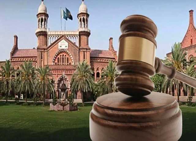 لاہور ہائیکورٹ میں ستائیسویں آئینی ترامیم کیخلاف درخواست، جج نے سننے سے معذرت کرلی