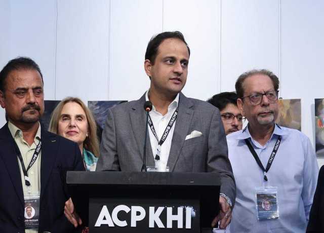 گورنر سندھ کامران ٹیسوری کو اختیار نہیں کہ وہ سیاسی باتیں کریں، میئر کراچی