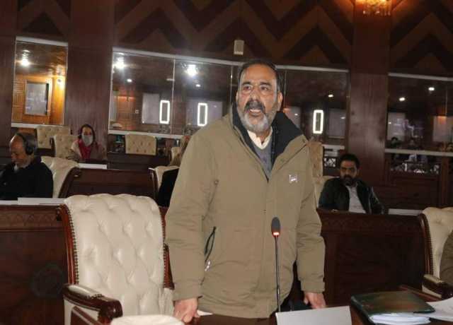 عوام کو بتائیں گے کہ حکومت نے لینڈ ریفارمز کے نام پر کس طرح کا ڈرامہ کیا، راجہ زکریا