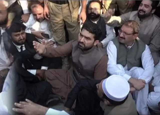 بانی پی ٹی آئی کی طبیعت ناسازی سے متعلق خبروں پر سخت تشویش ہے، وزیراعلیٰ خیبر پختونخوا