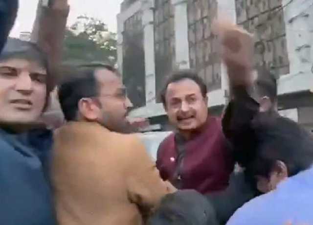 کراچی میں پی ٹی آئی کا احتجاج، حلیم عادل شیخ زیر حراست