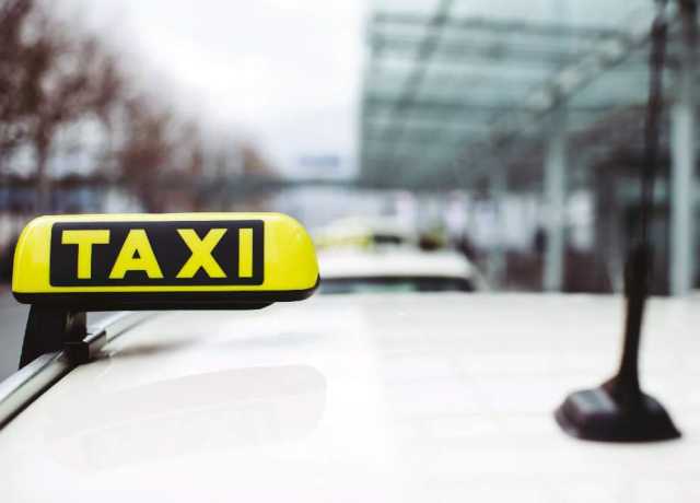 کراچی، خاتون مسافر ہراسگی کیس، آن لائن رائیڈ سروس پر 1 کروڑ روپے ہرجانے کا دعویٰ دائر