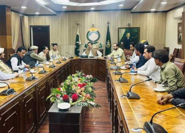 حمید حسین کی سنٹرل کرم دھرنے کے شرکاء کے ہمراہ چیف سیکرٹری خیبر پختونخوا سے ملاقات