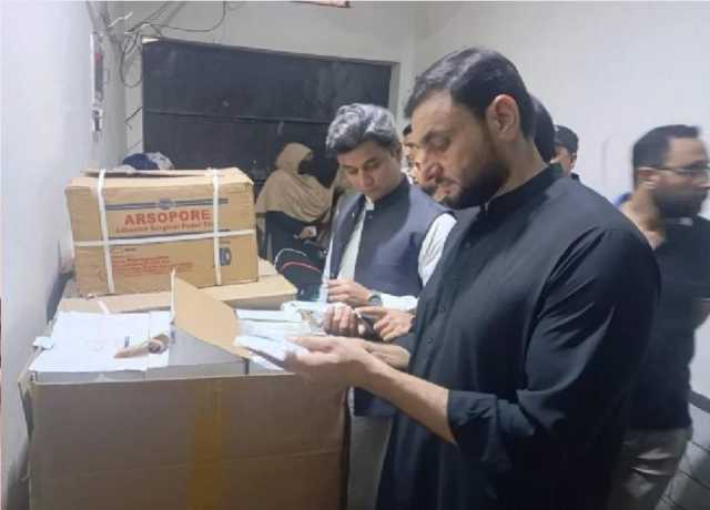 پشاور میں جعلی ادویات بنانے والے گھر پر چھاپہ، ملزمان گرفتار