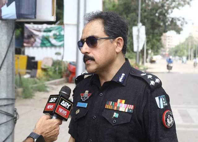 کراچی میں بغیر لائسنس موٹر سائیکل چلانے پر 20 ہزار روپے چالان ہوگا، ڈی آئی جی ٹریفک