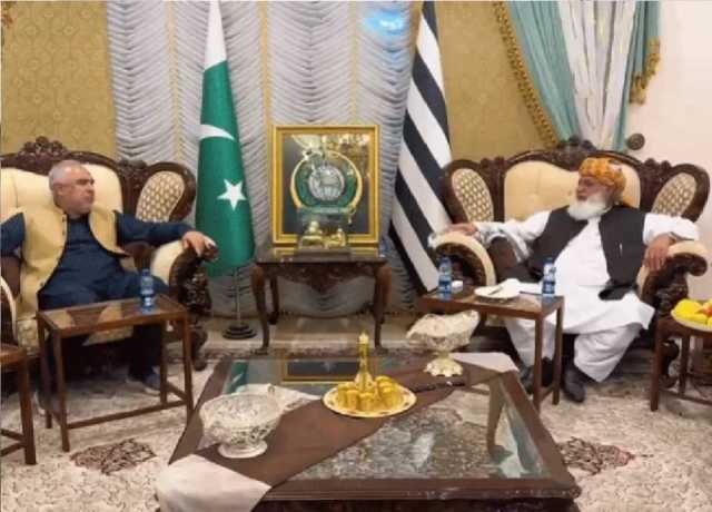 پی ٹی آئی وفد کی مولانا فضل الرحمان سے ملاقات، محمود اچکزئی کی بطور اپوزیشن لیڈر نامزدگی پر اتفاق