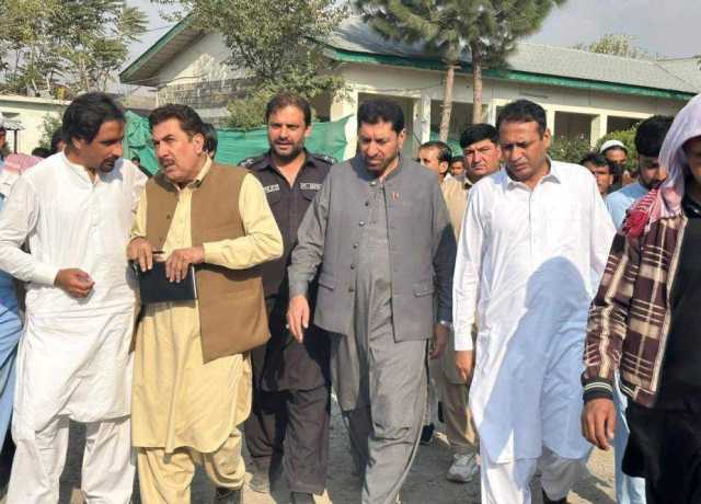 ایم این اے حمید حسین کا سنٹرل کرم آپریشن سے متاثرہ خاندانوں کے لیے قائم کیمپ کا دورہ