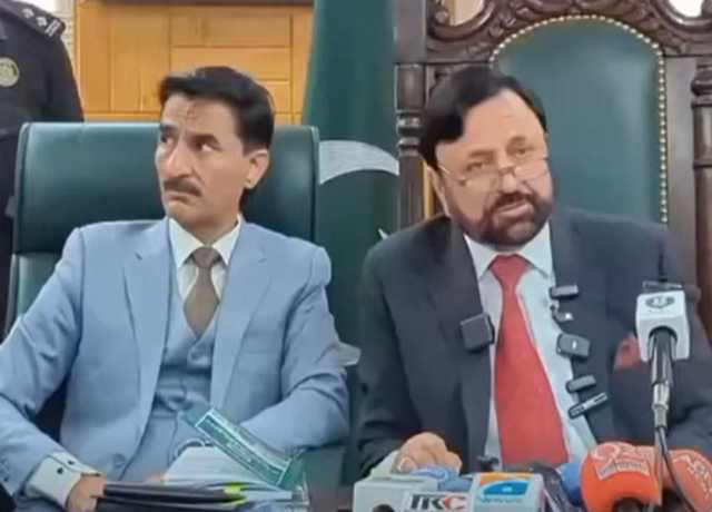 سیاسی جماعتیں انتخابات کیلئے تیار نہیں تو الیکشن ملتوی کرا سکتا ہوں، چیف الیکشن کمشنر گلگت بلتستان