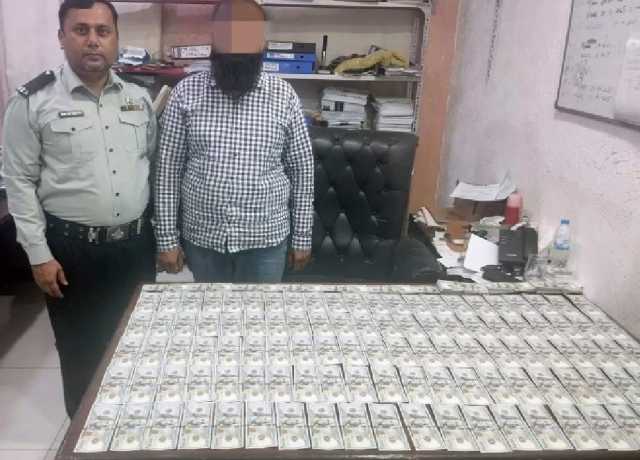 کراچی میں حوالہ ہنڈی کیخلاف کارروائی، ڈیڑھ کروڑ روپے سے زائد مالیت کے ڈالر برآمد