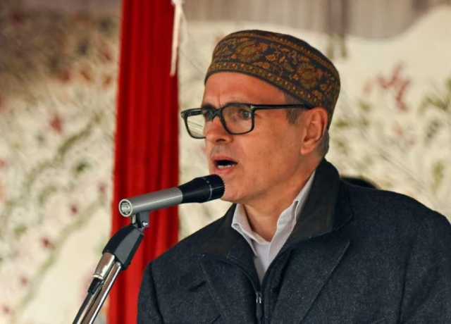 کشمیری سیاحتی صنعت میں نئی روح پھوکنے کیلئے برفباری بے حد ضروری ہے، عمر عبداللہ