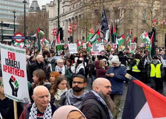 فلسطینیوں پر اسرائیلی جارحیت کے خلاف لندن میں احتجاجی مظاہرہ