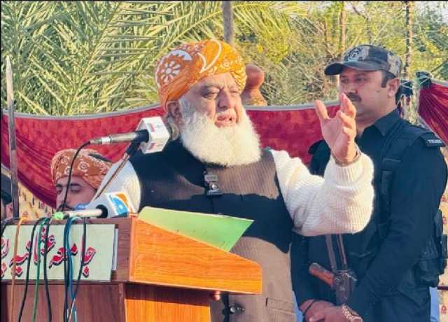 پاکستان اور افغانستان اپنے رویوں پر نظر ثانی کریں، فضل الرحمان