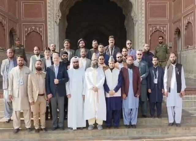 لاہور، انٹرنیشنل مقابلہ حسنِ قرآت کے فاتحین اور ججز کا بادشاہی مسجد کا دورہ