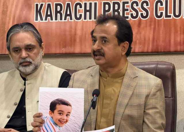 کراچی میں گٹروں کے کھلے ڈھکن حکومتی نااہلی کا پلندہ ثابت ہوچکے ہیں، حلیم عادل شیخ