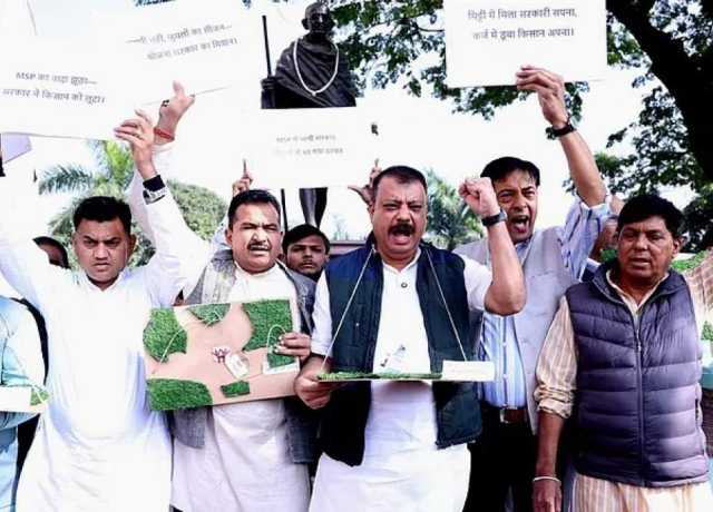 مدھیہ پردیش اسمبلی میں کسانوں کی مشکلات پر کانگریس کا احتجاج