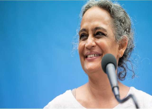 سپریم کورٹ نے اروندھتی رائے کی کتاب پر پابندی کی درخواست خارج کردی