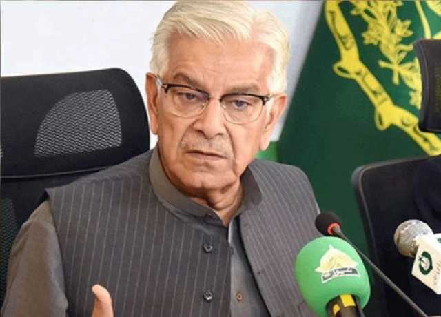 فوج پر تنقید ہم نے بھی کی لیکن کبھی ریڈ لائن کراس نہیں کی، وزیر دفاع