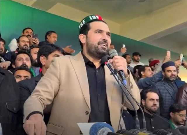 ہمیں کوے سے نہیں لڑنا، اونچی اڑان کرنی ہے، وزیراعلیٰ کے پی