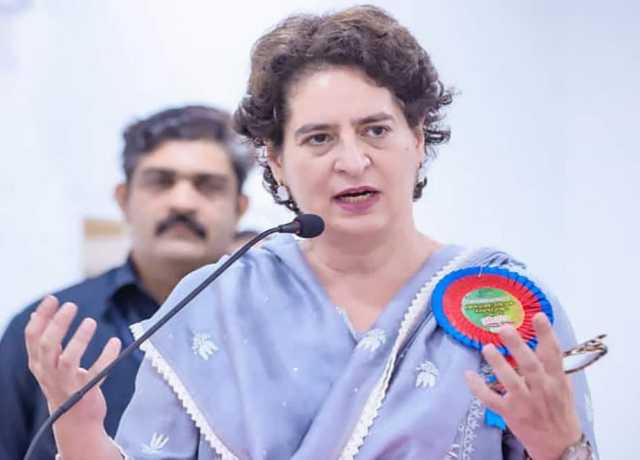 ملک 75 سال سے آزاد ہے لیکن 'وَندے ماترم' پر بحث آج کیوں ہورہی ہے، پرینکا گاندھی