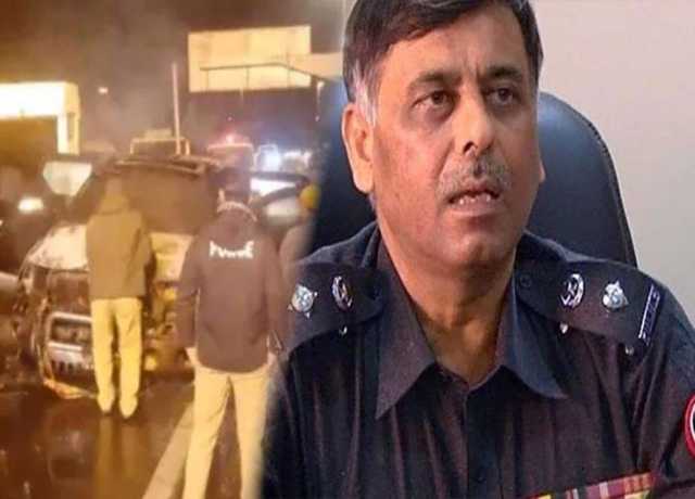 سابق ایس ایس پی راؤ انوار کی گاڑی میں آگ بھڑک اٹھی، فیملی محفوظ رہی