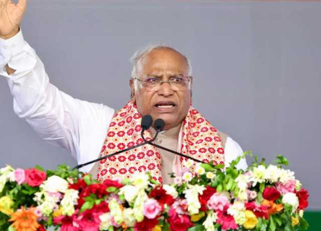 دہلی کے رام لیلا میدان میں کانگریس کی 'ووٹ چور گدی چھوڑ' ریلی