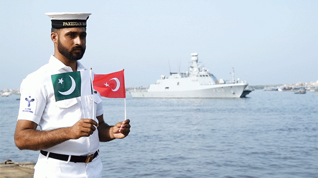 ترک بحری جہاز خیرسگالی دورے پر کراچی بندرگاہ پہنچ گیا