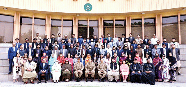 خود مختاری کو چیلنج کیا گیا تو پوری طاقت سے جواب دینگے : آرمی چیف : ایرانی وزیرخارجہ کی ملاقات تعاون بڑھانے پر اتفاق 