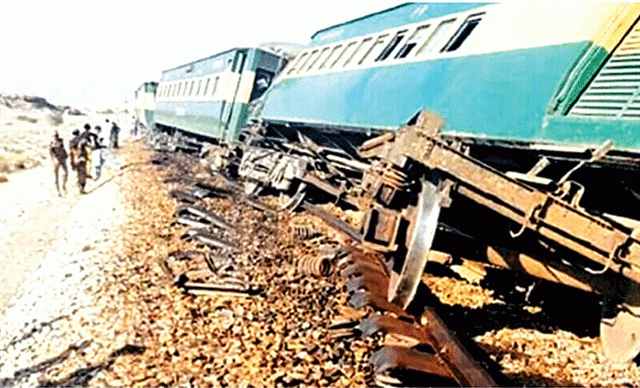 شکارپورمیں دھماکہ ، کو کوئٹہ جانے والی جعفرایکسپریس کی 3بوگیا ں پٹڑی سے اترگئیں ، ٰٓایک شخص زخمی 